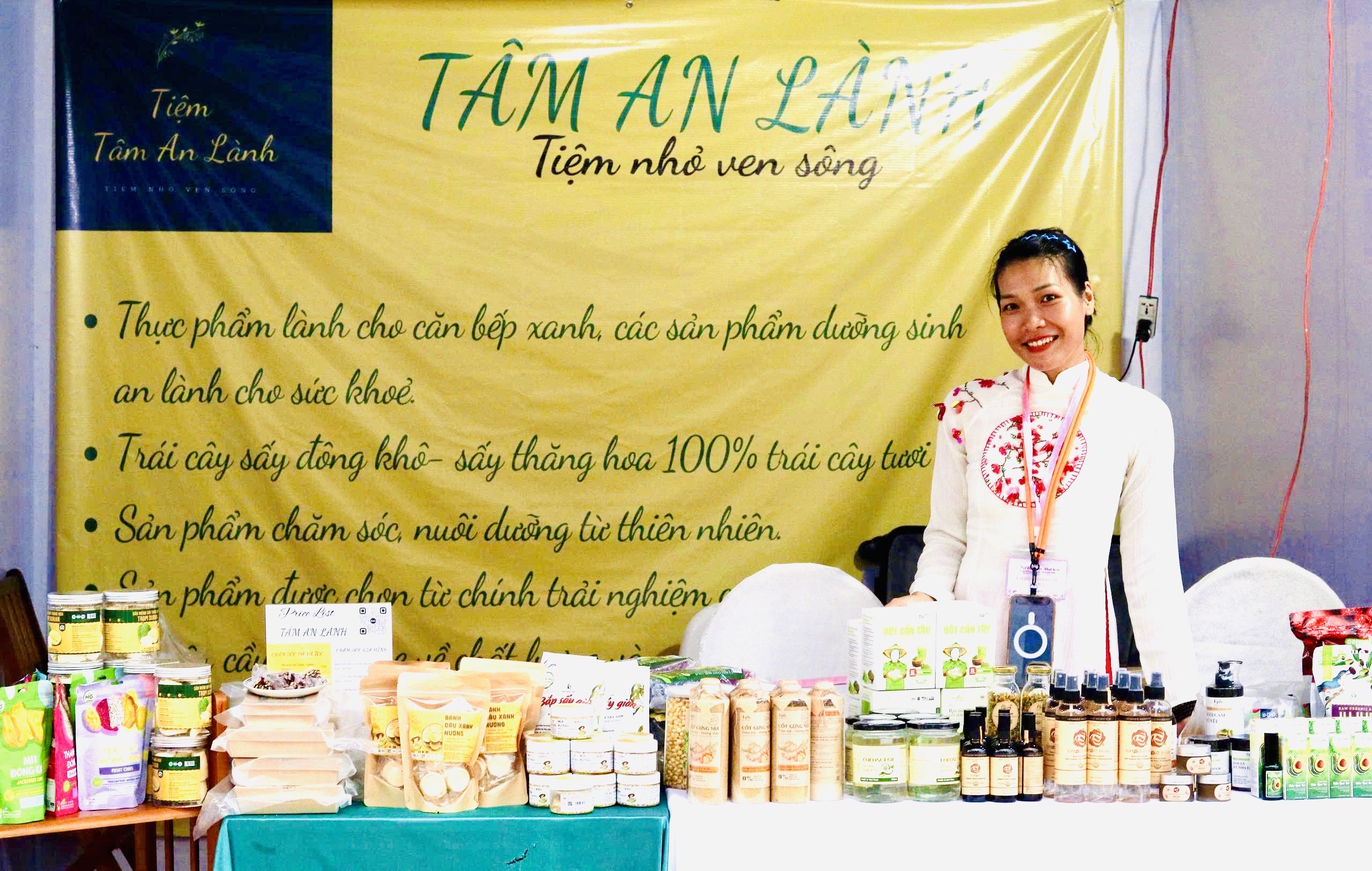Hà tại gian hàng hội chợ