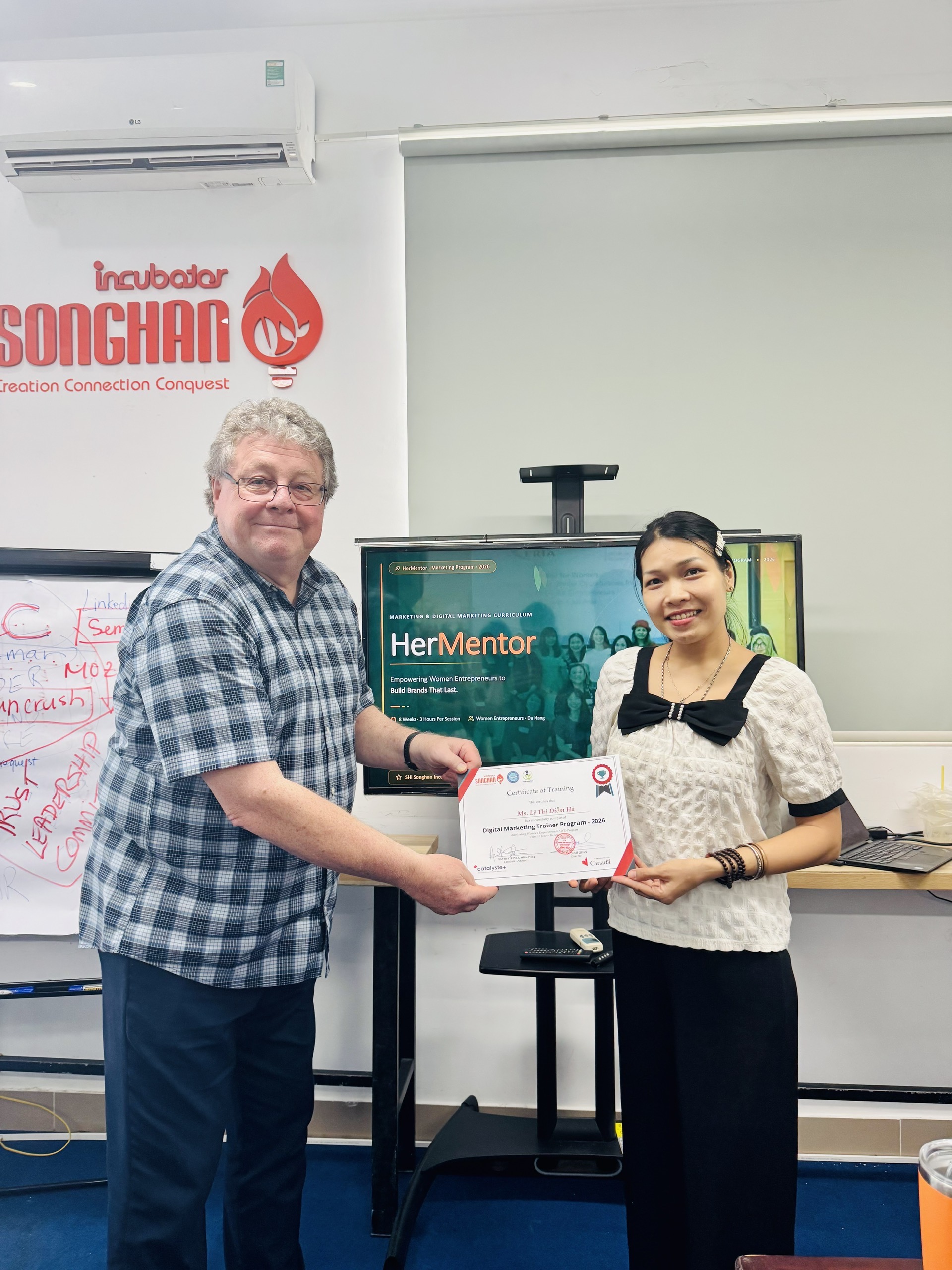 Nhận chứng chỉ HerMentor